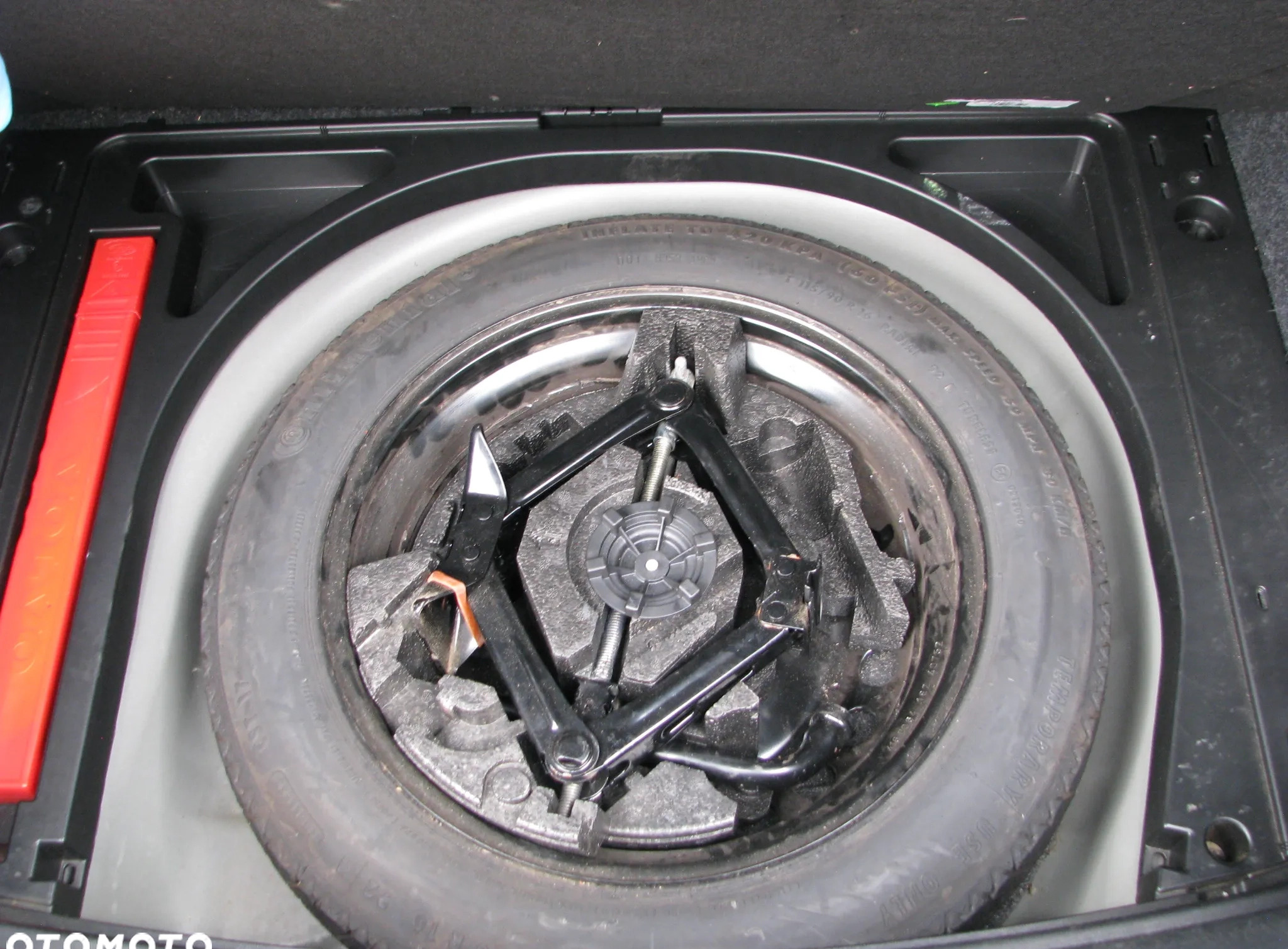 Volvo V40 cena 59900 przebieg: 110000, rok produkcji 2016 z Piotrków Trybunalski małe 301